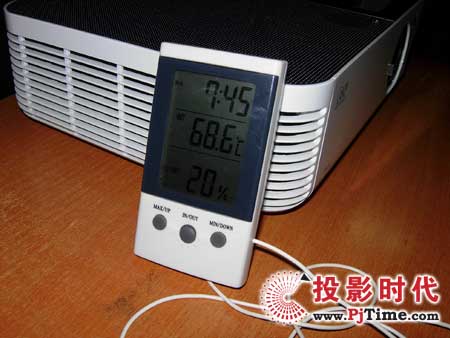 明基sp820商務(wù)投影機(jī)投影