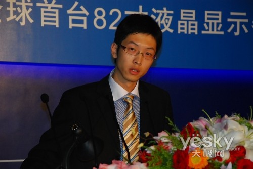 ����82Ӣ������װl(f��)�M(j��n)�v�׶��C(j��)��(ch��ng)T3��վ��(2)