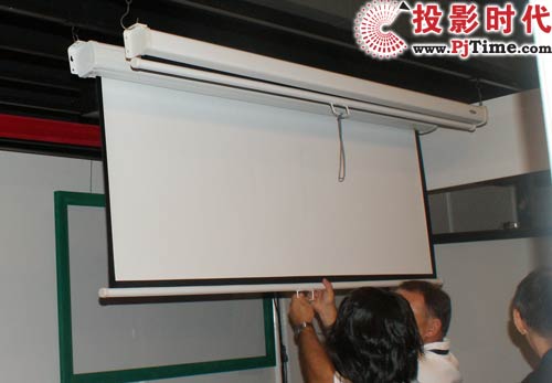 深圳思達(dá)電動投影幕