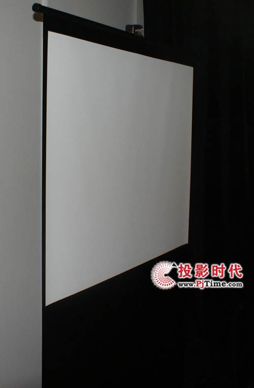 深圳思達(dá)展出的地拉幕
