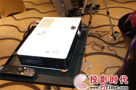 TLP-X200ȫһ߂Z(do)ܵͶӰC(j)