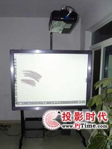 ӡ��l(f��)�����϶̽�ͶӰ�װ��Q����