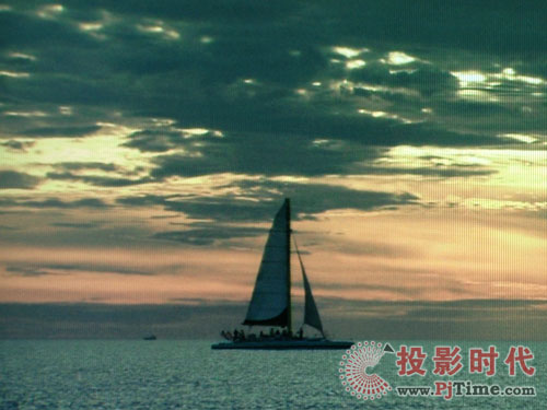 松下PT-AE3000C投影機(jī)抗噪點(diǎn)