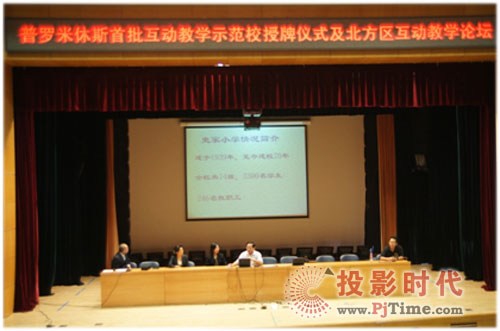 ���_����˹�e�л���(d��ng)�̌W(xu��)��ӑ���(d��ng)�߬F(xi��n)��(ch��ng)�^Ħ���C�l(f��)ʾ��У����