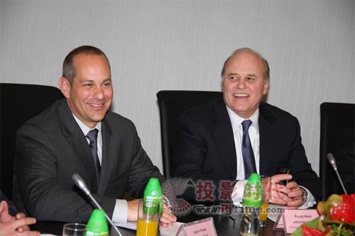 ��˼ȫ���(zh��)�и�����Randy Klein(��)�cȫ���N�ۿ��O(ji��n)Jason Tirado(��)