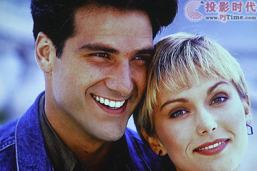 1080PҲ�H��&nbsp;�~��PL01����ͶӰ�C(j��)�u(p��ng)�y(c��)_�DƬ�c���֜y(c��)ԇ