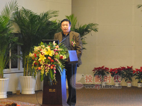 工信部領(lǐng)導(dǎo)在第二屆中國(guó)商用顯示行業(yè)高峰論壇致辭