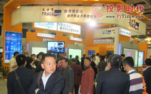 ��ʿ��ʢ�b���ӵ�60���Ї�(gu��)�̌W(xu��)�x���O(sh��)��չʾ��(hu��)