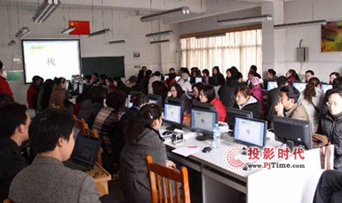 �̌W(xu��)�P�M(j��n)У�@ ��������Ӱװ��n�Ñ�(y��ng)��