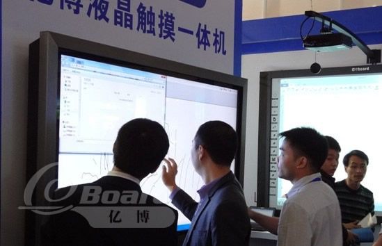 62屆成都教育展綻現(xiàn)億博液晶一體機(jī)的精彩