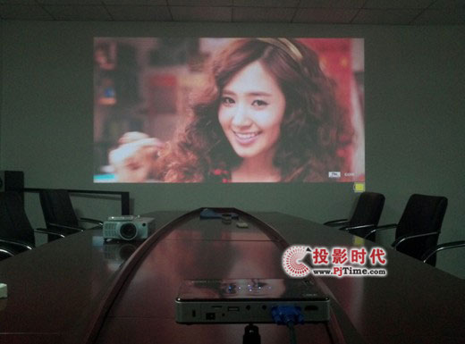 LED΢��ͶӰ�C(j��)�ᘷҕX2�������̄�(w��)��ʾ