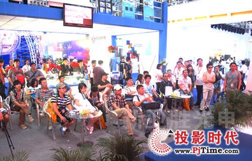 新亞勝光電“我是魔術(shù)師”點(diǎn)燃北京燈光音響展激情