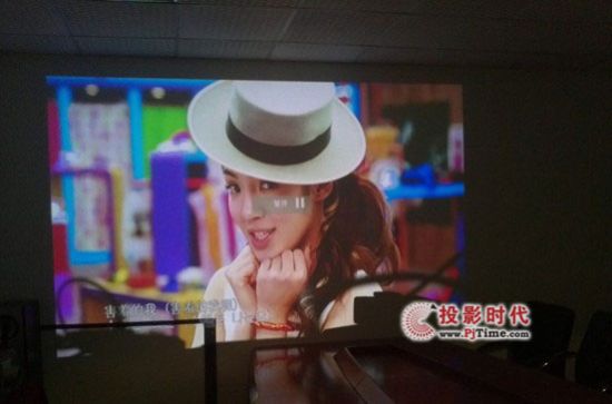 �ᘷ(l��)ҕX2΢��ͶӰ�C(j��) �M�@���񡱙C(j��)�L(f��ng)��