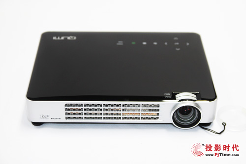 ӍQUMI Q7