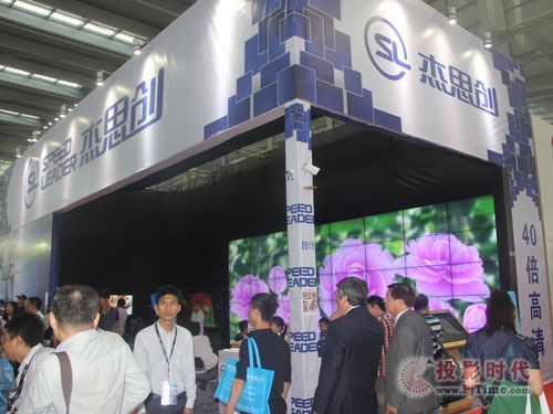 深圳杰思創(chuàng)展出大尺寸多媒體顯示器