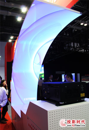 ҕXʢ ͿȫͶӰC(j)a(chn)ƷInfoComm 2014