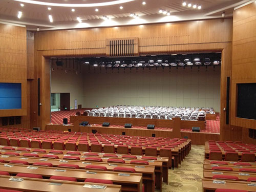 Renkus-heinz�P���ڽ�������ǧ�˕��h�d��Ů���