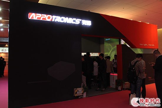 Infocomm 2016ͶӰC(j)ИI(y)c(din)ڶu