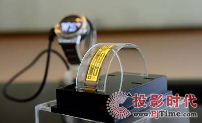 �Ǿ����չʾ�¿����Լ�͸��PMOLEDԭ��