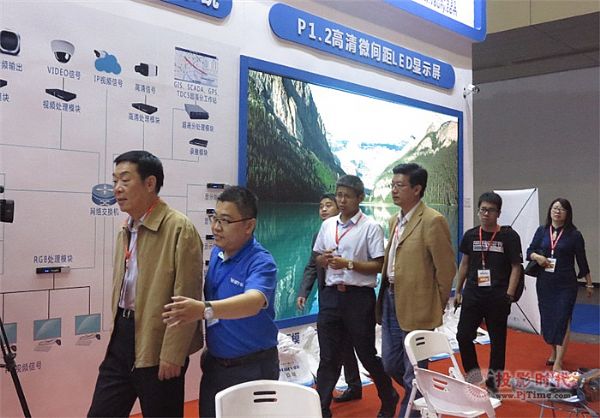 ���ݰ�����(hu��) �� Voury׿�A΢�g��LED�@ʾ���L����ƪ��