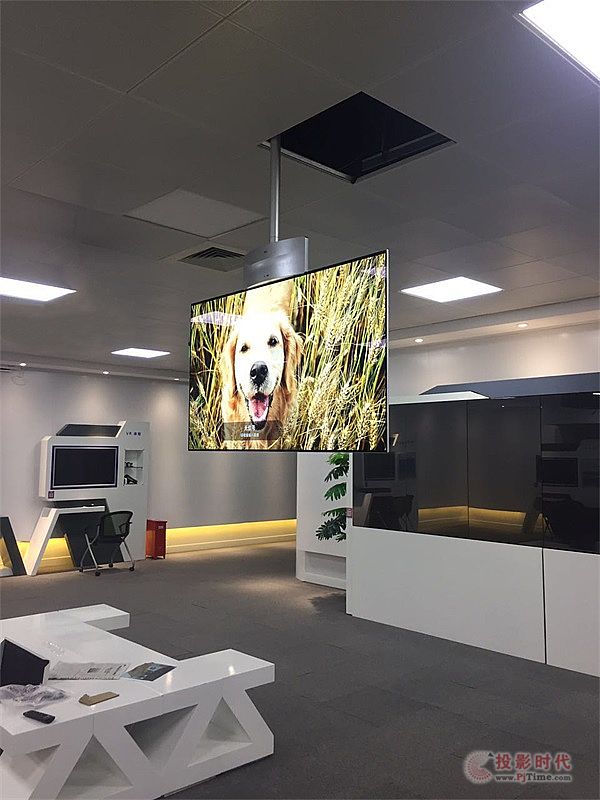 LG首個OLED雙面屏項目落戶上海電信企業(yè)展廳