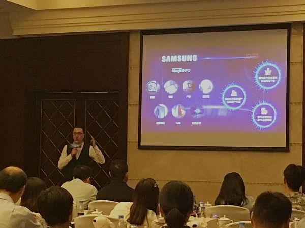 �ǻۻ�(li��n)�r(sh��)���������@ʾ���y�־��|�Ƅ�(d��ng)���������족�a(ch��n)�I(y��)��