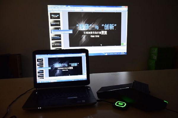 ̄(w)ͶӰLightank W100ث@CES 2018(chung)´