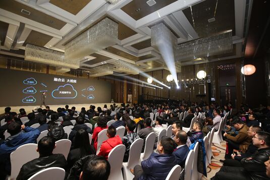 ����ں�������(li��n)��С�~���S�롱���{��