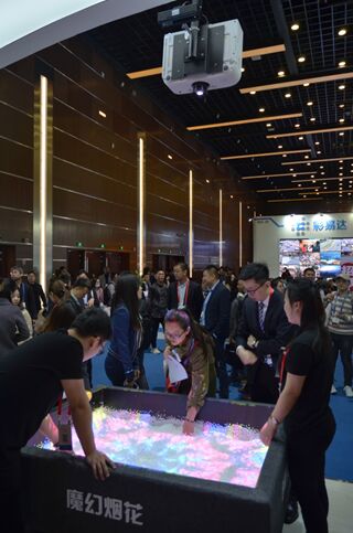 ���ϿƼ�����BG��(sh��)���������ʬF(xi��n)Infocomm China 2018�Wҫ���c(di��n)