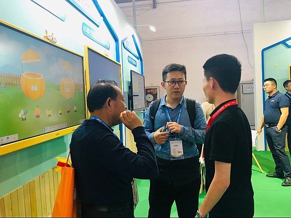 ��21�ñ������H��߼��׽���Ʒչ�[����Ļ��ϣ���@�G����