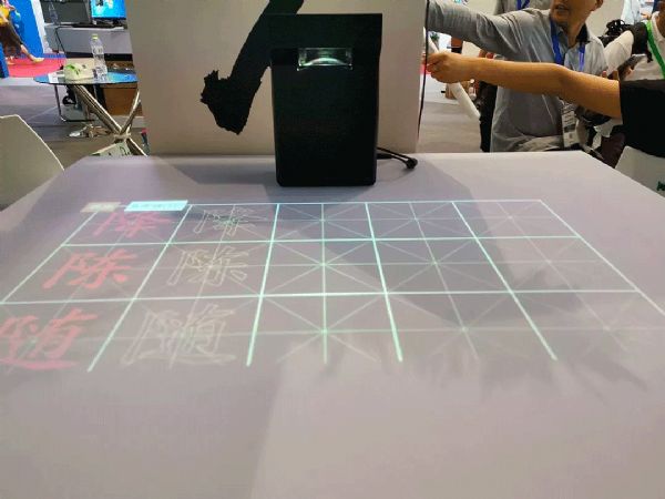ҕ(l)p{(ln)⼤ͶӰ״2019 InfoComm China