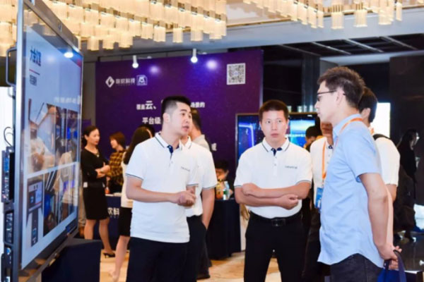 newline2019ί󼰴I(y)CIO(hu)I(y)(sh)ֻD(zhun)