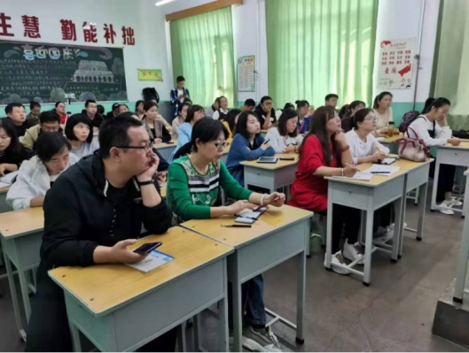 希沃金牌講師團(tuán)赴長(zhǎng)治市潞城區(qū)開(kāi)展培訓(xùn)