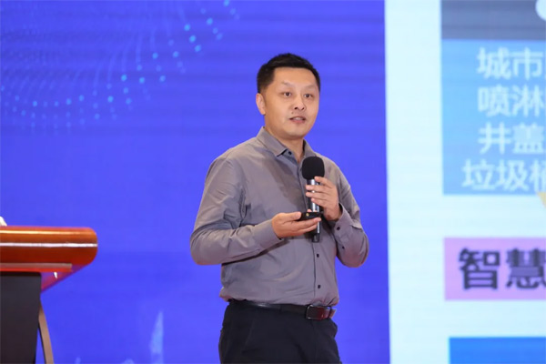 ���}����