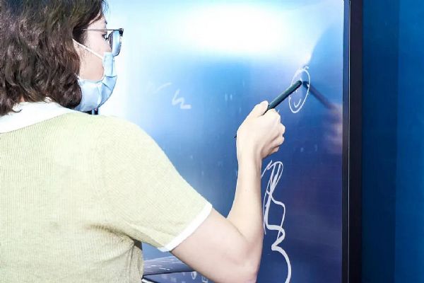 ����С�g��LED2021��Ʒ�cȫ�����ǻ�ƽ���ڱ���InfoComm China ���� ���ܲ�Ŀ