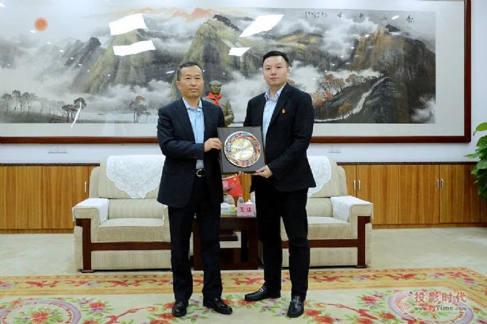 ���ǹ���hί��ӛ�������L(zh��ng)���ѕ�(hu��)Ҋ��ͨ�y�з�ɽ�������L(zh��ng)�ֲ�