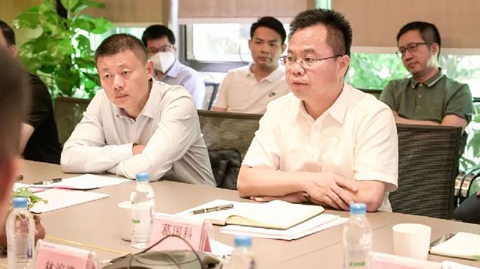 �V����ɫ�����L������һ���W�R�����{(di��o)��