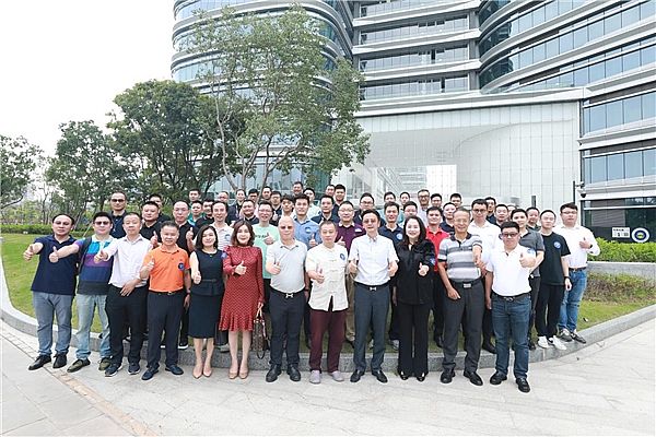 2022全國商顯行業(yè)系列參訪走進(jìn)鴻合科技:共促商顯行業(yè)高質(zhì)量發(fā)展