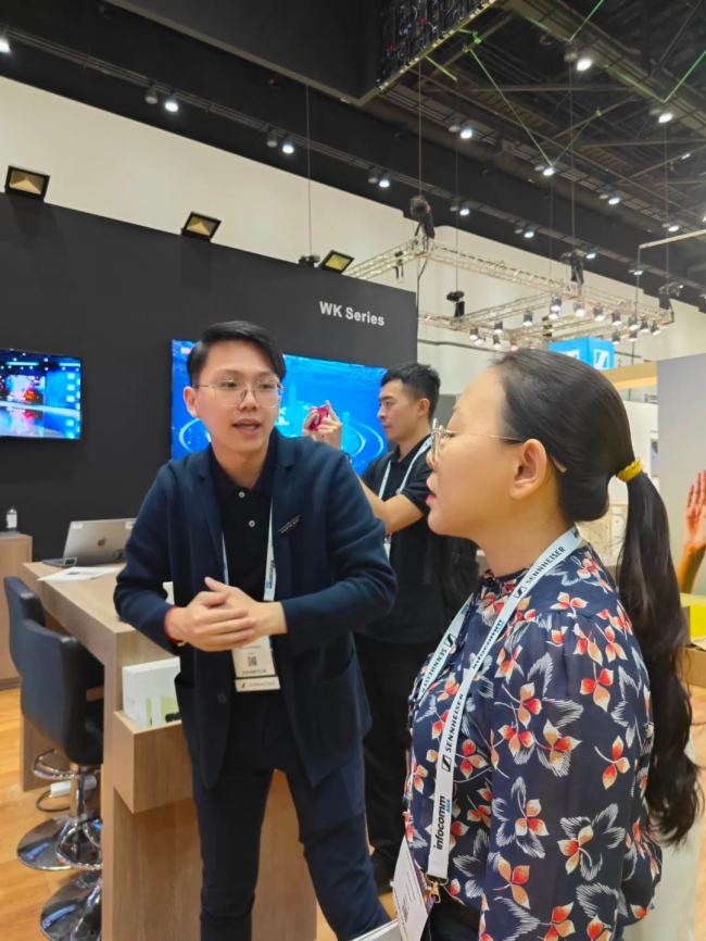 ҕ˴ΔyGXIIWKȶСgLEDذƷxR̓MĔz(chung)½QInfoComm Asia