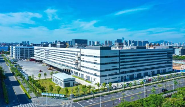 ����N������ռ���p��һ����(qi��ng)���޲ʾ����{�ηQ����