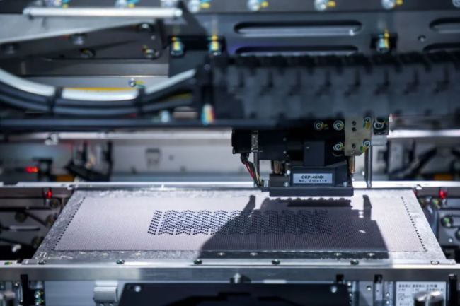 ����N������ռ���p��һ����(qi��ng)���޲ʾ����{�ηQ����