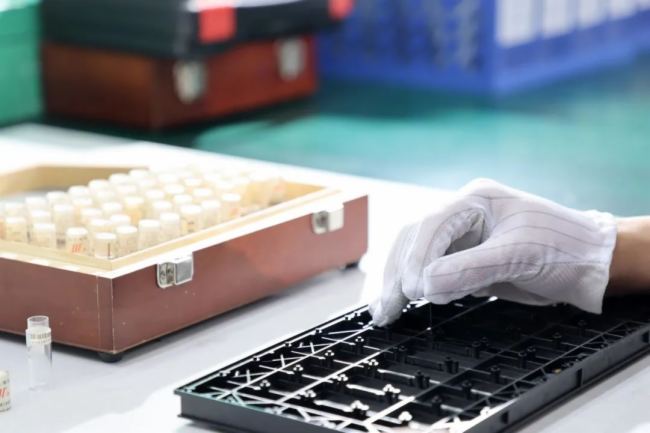 ����N������ռ���p��һ����(qi��ng)���޲ʾ����{�ηQ����