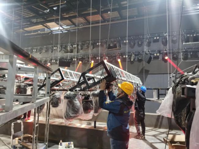 ����N������ռ���p��һ����(qi��ng)���޲ʾ����{�ηQ����