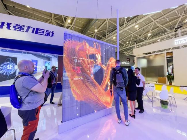 ����N������ռ���p��һ����(qi��ng)���޲ʾ����{�ηQ����