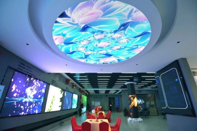 ����N������ռ���p��һ����(qi��ng)���޲ʾ����{�ηQ����