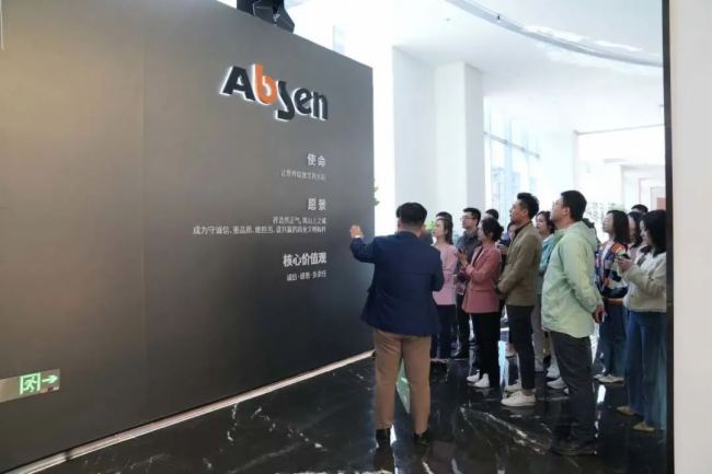 ������W(xu��)�R�S�̌W(xu��)Ժ�������M(j��n)����ɭ���^����