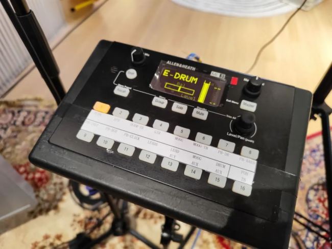 ~sǸAri Abdul㳪ĕAllen & Heath Avantis Solo@Gֱg
