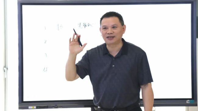 DƬ