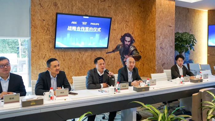 ����+��(y��ng)�ã����@�cAOC���w����(li��n)�ϴ�ͨTFT-Micro LED���֮·